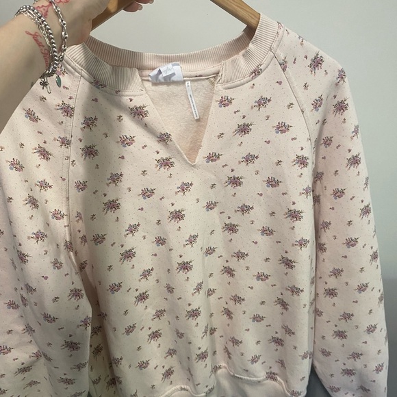 Urban Outfitters Cream Crew Neck Sweater - Picture 1 of 3